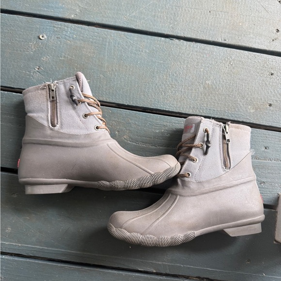 4/25 Sperry Gray Winter Rain Boots with Waterproof Design - Picture 1 of 6
